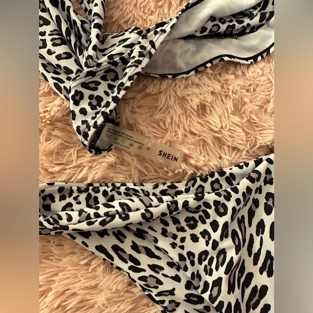 - Bikini - Picture 2 of 2